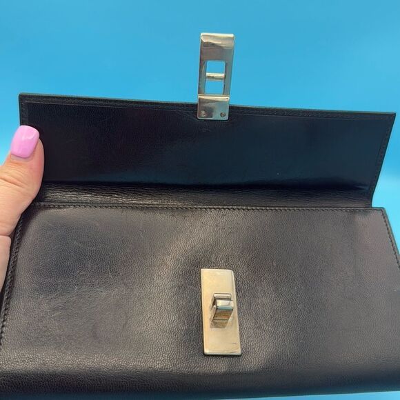 GUCCI-vintage black with silver hardware soft leather long wallet-clasp closure - Picture 6 of 10